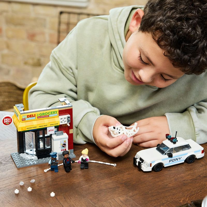 LEGO---Super-Heroes-Marvel---Aranhaverso--Miles-Morales-vs-Spot---76311-10
