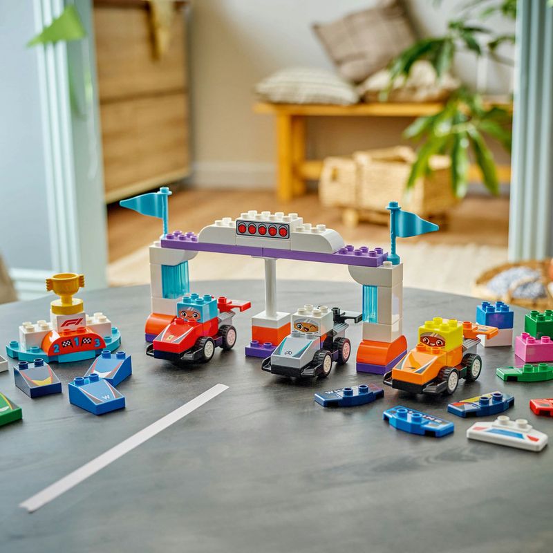 LEGO---DUPLO-Town---Carros-e-Motoristas-das-Equipes-de-Corrida-de-F1---10445-7