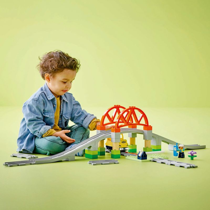 LEGO---DUPLO-Town---Pacote-de-Expansao-de-Ponte-e-Trilhos-de-Trem---10426-5