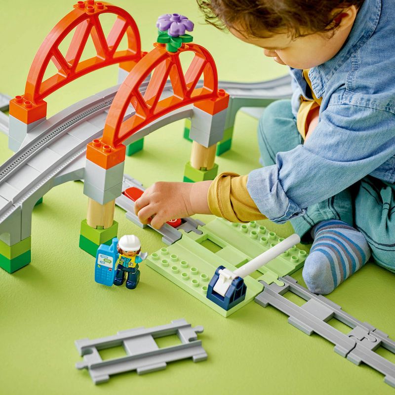 LEGO---DUPLO-Town---Pacote-de-Expansao-de-Ponte-e-Trilhos-de-Trem---10426-10