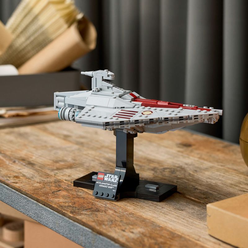 LEGO---Star-Wars-TM---Nave-de-Assalto-classe-Acclamator---75404-11