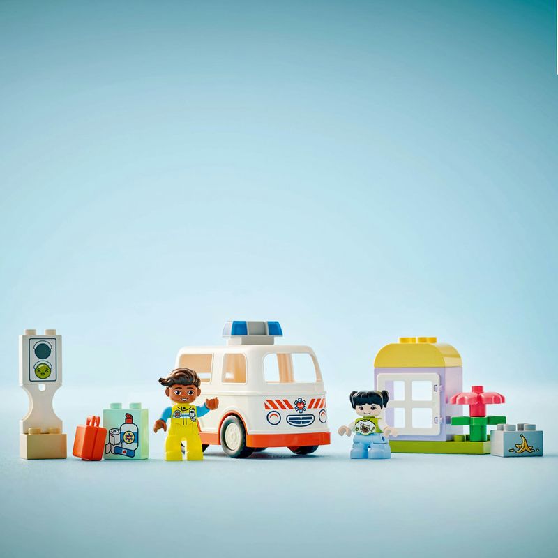 LEGO---Duplo-Town---Ambulancia-e-Motorista---10447-4