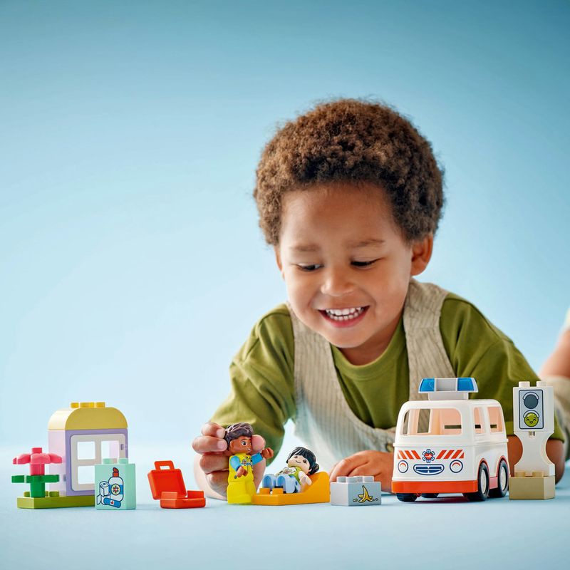 LEGO---Duplo-Town---Ambulancia-e-Motorista---10447-5