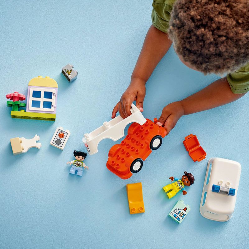 LEGO---Duplo-Town---Ambulancia-e-Motorista---10447-8