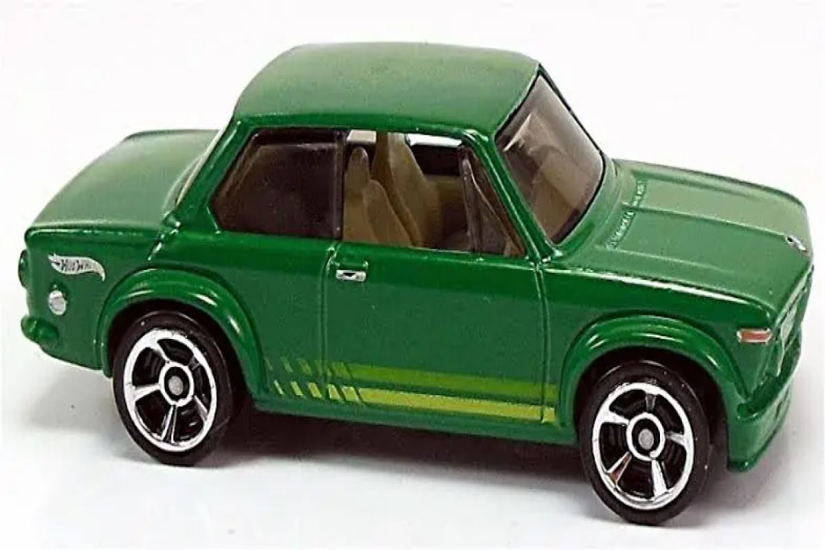 Hot Wheels Showroom - BMW 2002 - Ri Happy