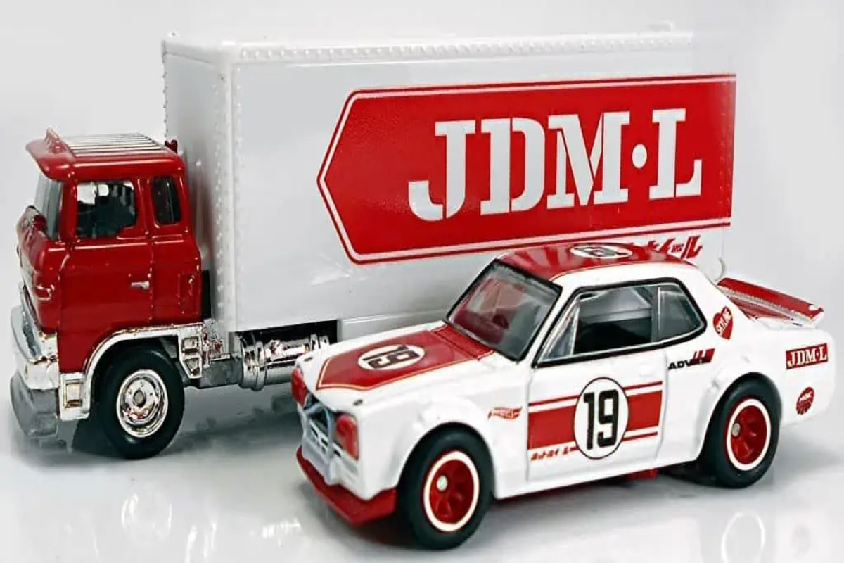 Hot Wheels Car Culture Team Transport - Nissan Skyline HT 2000GT-X