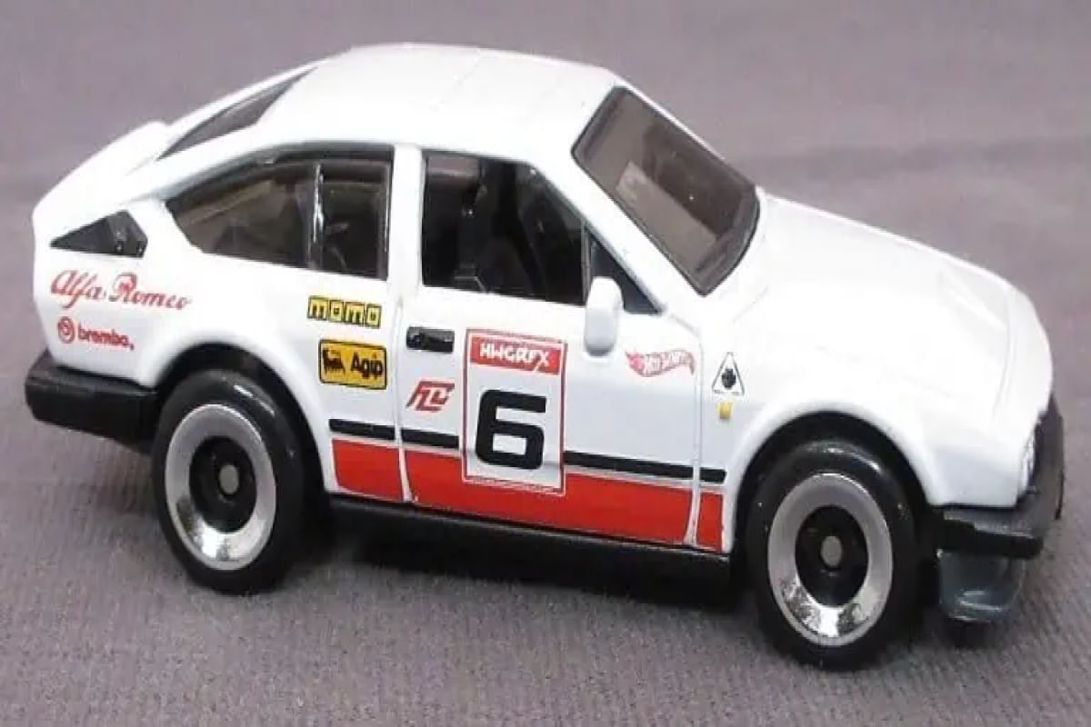 Hot Wheels Retro Racers - Alfa Romeo GTV6 3.0 - Ri Happy