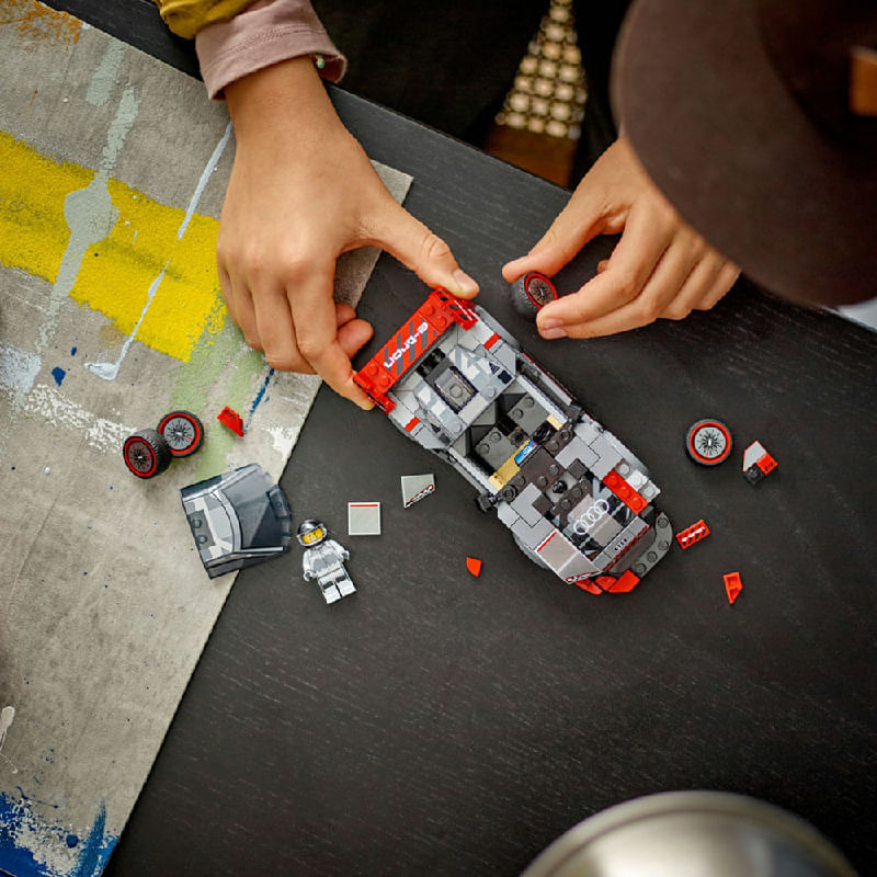 Lego---Speed-Champions---Carro-de-Corrida-Audi-S1-e-tron-quattro---76921-6