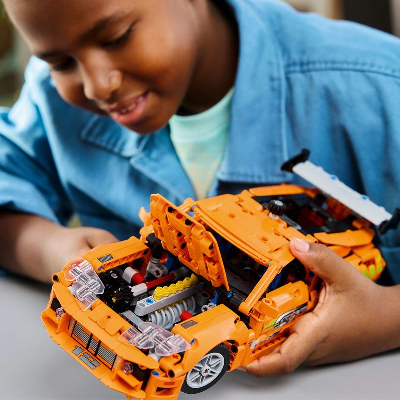 LEGO---Technic---Fast-and-Furious-Toyota-Supra-MK4---42204-12