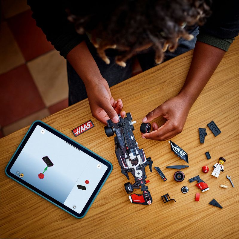 LEGO---Speed-Champions---Carro-de-Corrida-MoneyGram-Haas-F1-Team-VF-24---77250-3