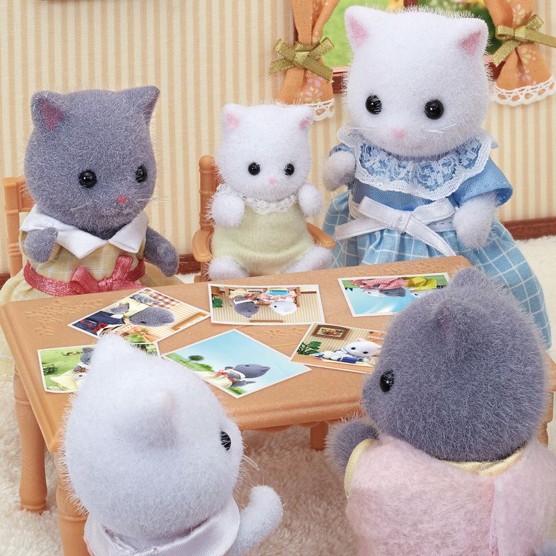 Sylvanian-Families---Bebe-Gato-Persa---Epoch-3