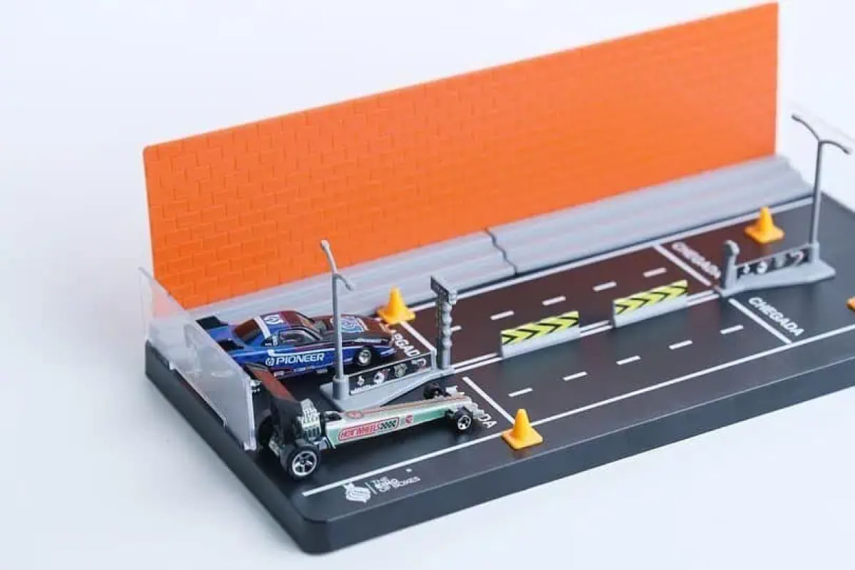 King of Boxes Expositor - Diorama Pista de Arrancada - Ri Happy