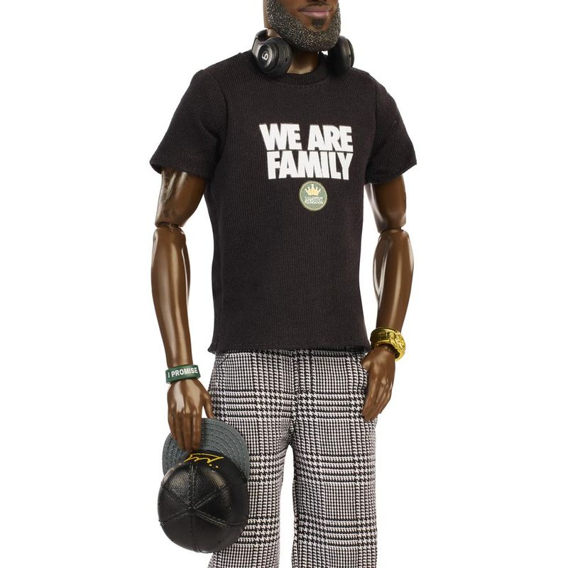 Boneco---Ken-LeBron-James---Colecao-Barbie---Mattel-9