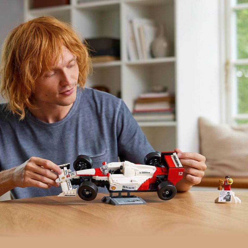 LEGO---Icons---McLaren-MP4-4-e-Ayrton-Senna---10330-6