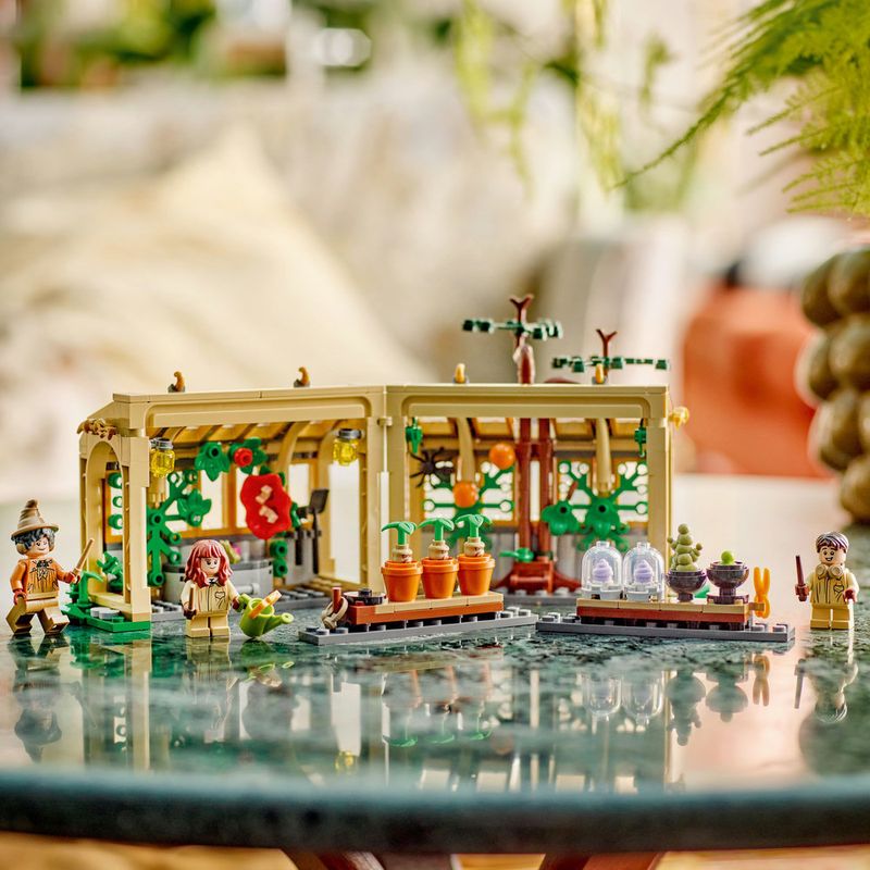 LEGO---Harry-Potter---O-Castelo-de-Hogwarts--Aula-de-Herbologia---76445-4