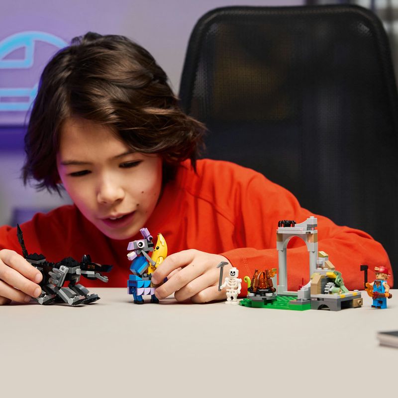 LEGO---Fortnite---Acampamento-de-Embananado-e-Faisca---77075-5