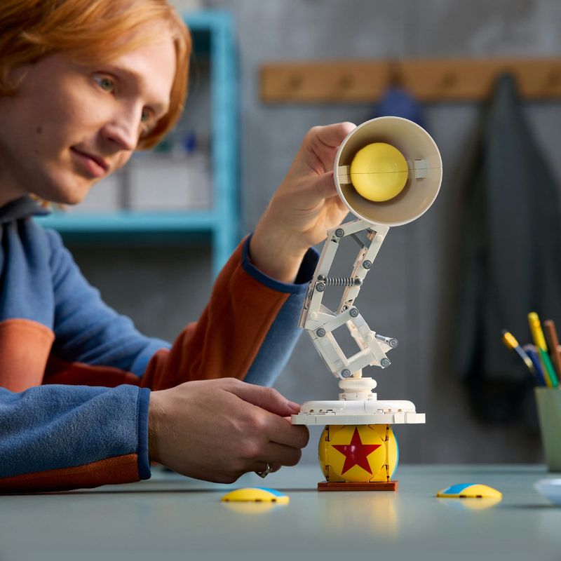 LEGO---LEGO-Ideas---Disney-Pixar-Luxo-Jr---21357-5