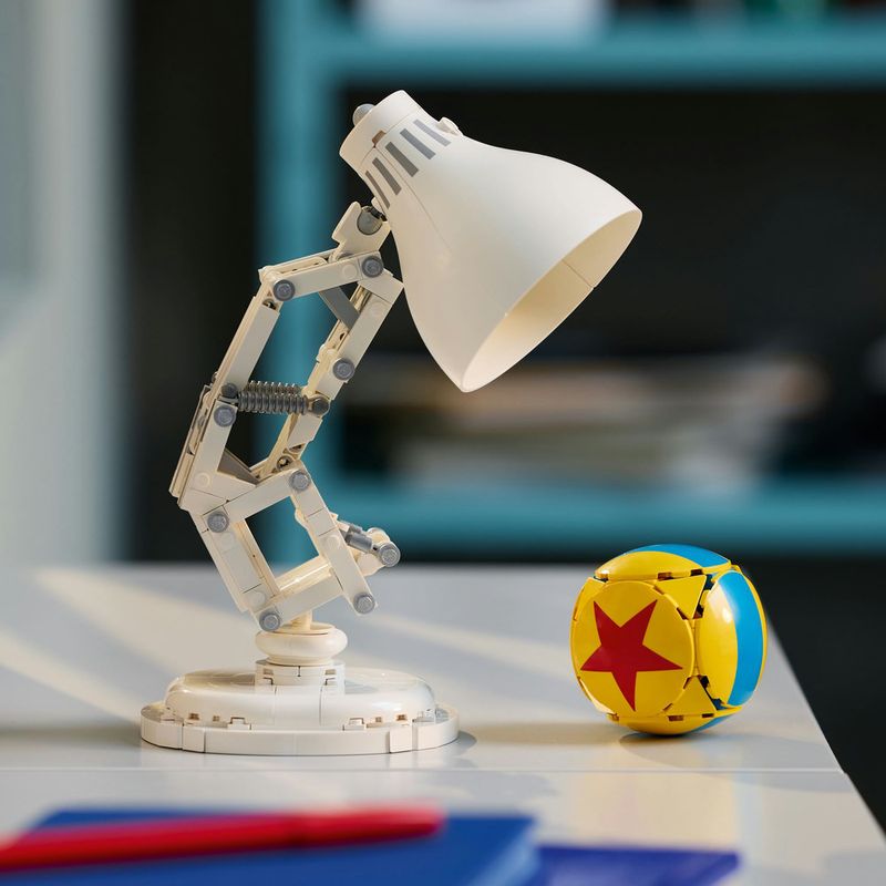LEGO---LEGO-Ideas---Disney-Pixar-Luxo-Jr---21357-8