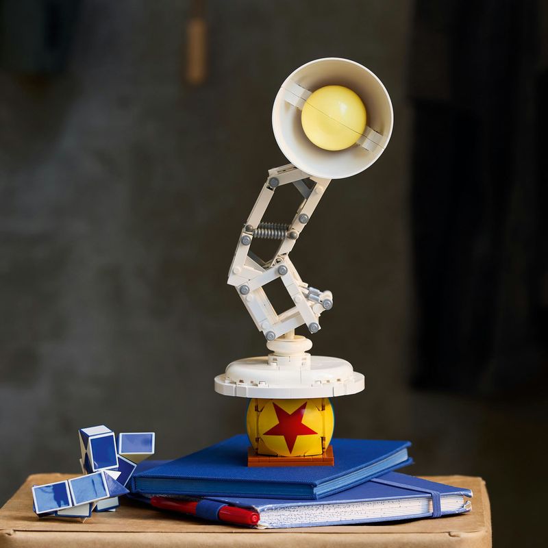 LEGO---LEGO-Ideas---Disney-Pixar-Luxo-Jr---21357-9