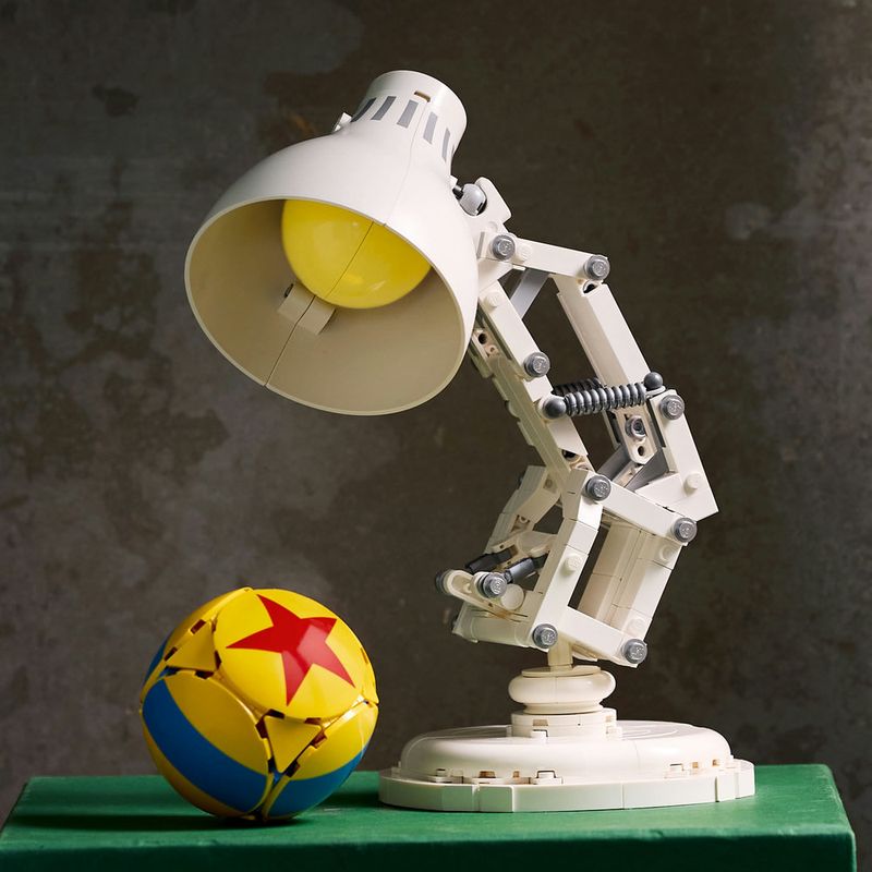 LEGO---LEGO-Ideas---Disney-Pixar-Luxo-Jr---21357-10