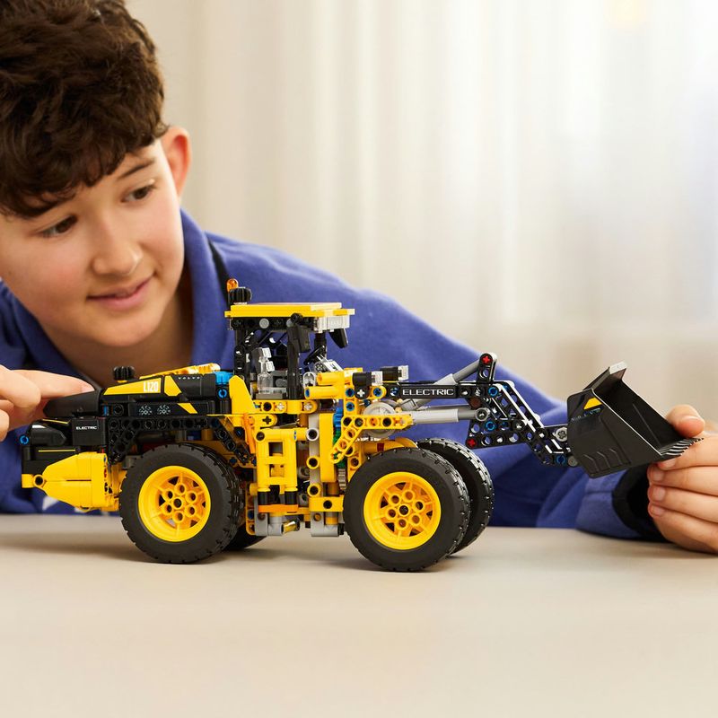 LEGO---Technic---Carregadeira-De-Rodas-Volvo-L120-Electric---42209-5