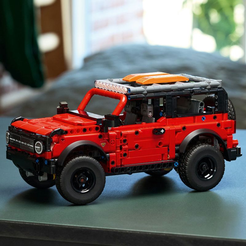 LEGO---Technic---SUV-Ford-Bronco---42213-4