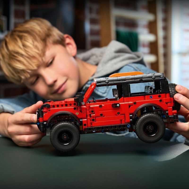 LEGO---Technic---SUV-Ford-Bronco---42213-10