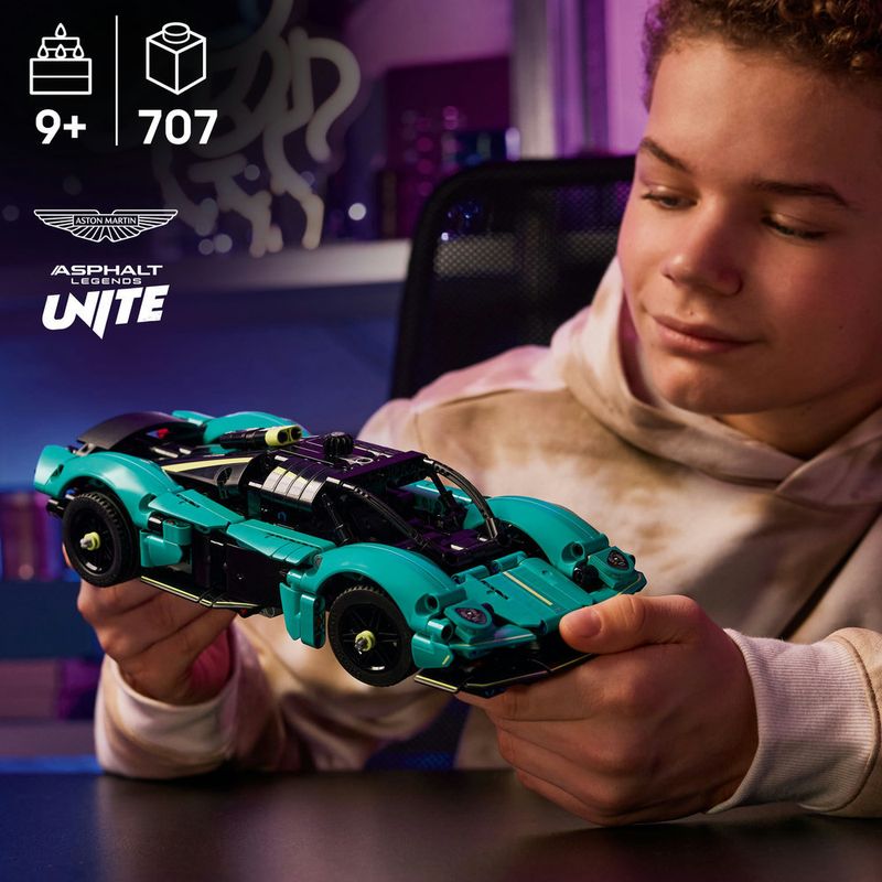 LEGO---Technic---Aston-Martin-Valkyrie---42208-7