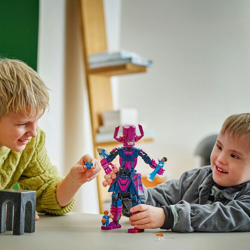 LEGO---Super-Heroes-Marvel---Quarteto-Fantastico-vs-Figura-de-Construcao-de-Galactus---76316-6