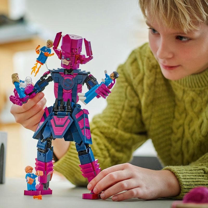 LEGO---Super-Heroes-Marvel---Quarteto-Fantastico-vs-Figura-de-Construcao-de-Galactus---76316-11