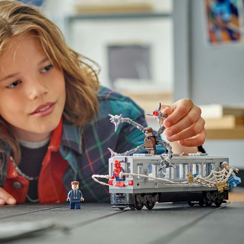 LEGO---Super-Heroes-Marvel---Cena-De-Homem-Aranha-Vs-Doc-Ock-No-Trem-Do-Metro---76321-5