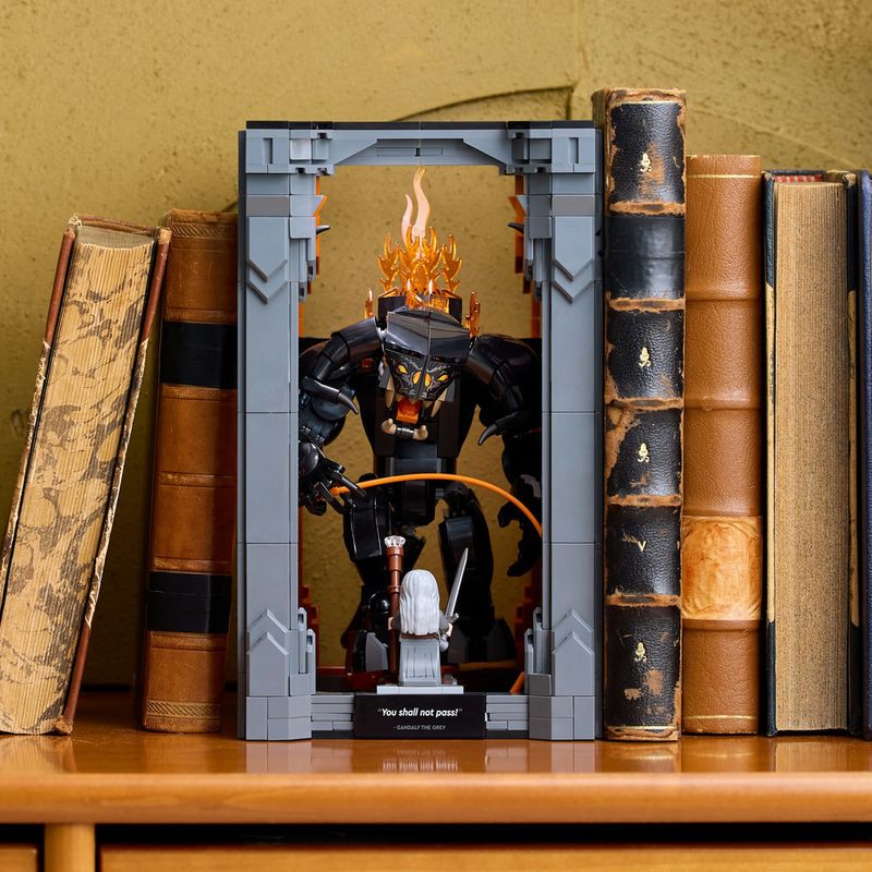 LEGO---Icons---O-Senhor-Dos-Aneis--Aparador-De-Livros-Do-Balrog---10367-4