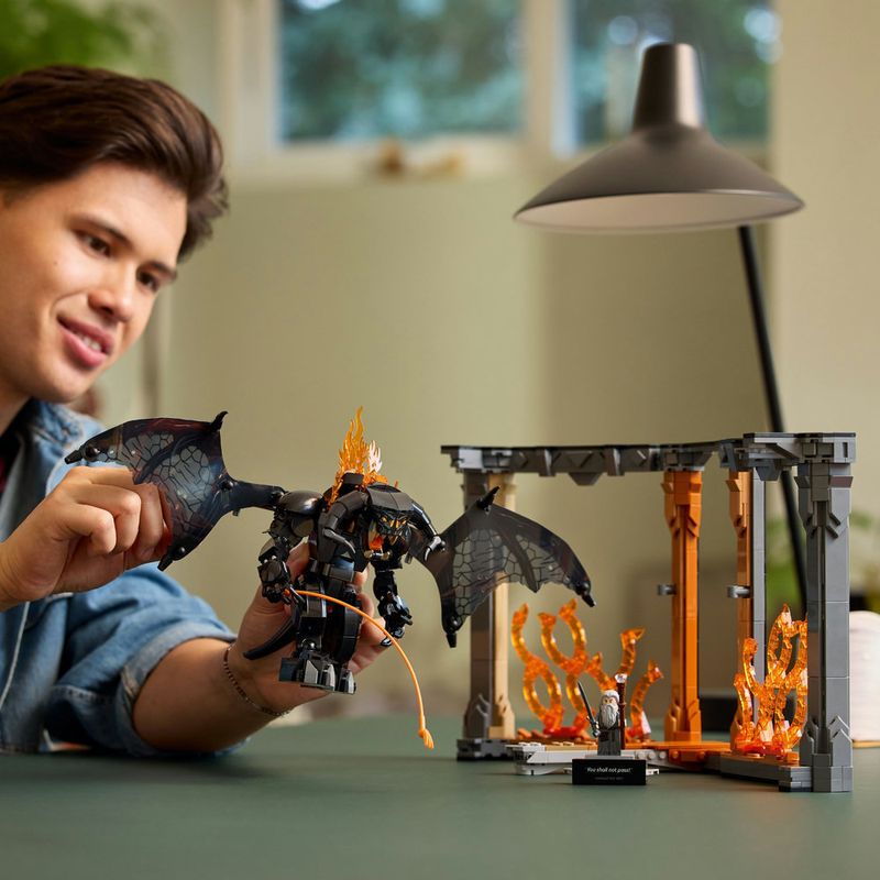 LEGO---Icons---O-Senhor-Dos-Aneis--Aparador-De-Livros-Do-Balrog---10367-8
