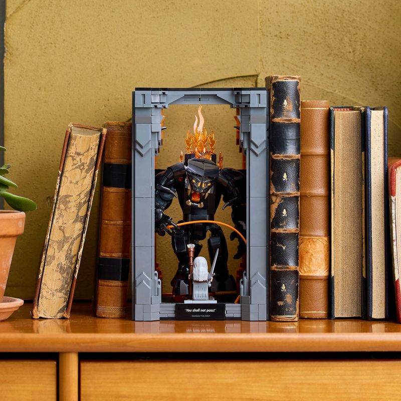 LEGO---Icons---O-Senhor-Dos-Aneis--Aparador-De-Livros-Do-Balrog---10367-9