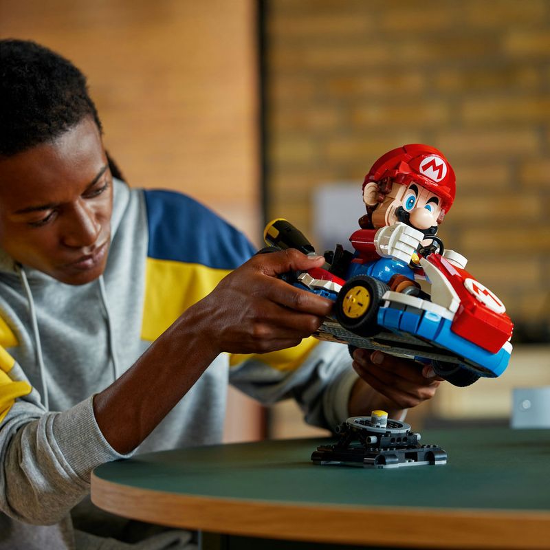 LEGO---Super-Mario---Mario-Kart--Mario-e-Kart-Padrao---72037-11