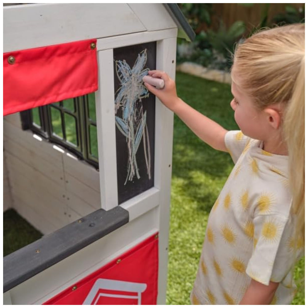 Casa de Bonecas de Madeira KidKraft Riverscape com Campainha Funcionando, Cerca, Cozinha e Porta para Animais de Estimação Branca