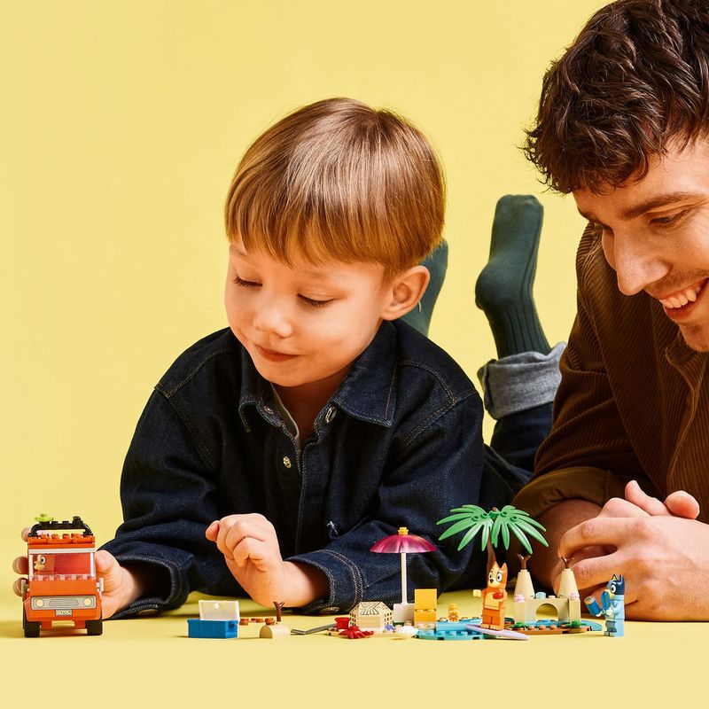 LEGO---Bluey---Viagem-a-Praia-no-Carro-da-Familia-da-Bluey---11202-5