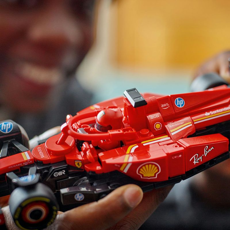 LEGO---Speed-Champions---Carro-de-Corrida-Ferrari-SF-24-F1---77242-10