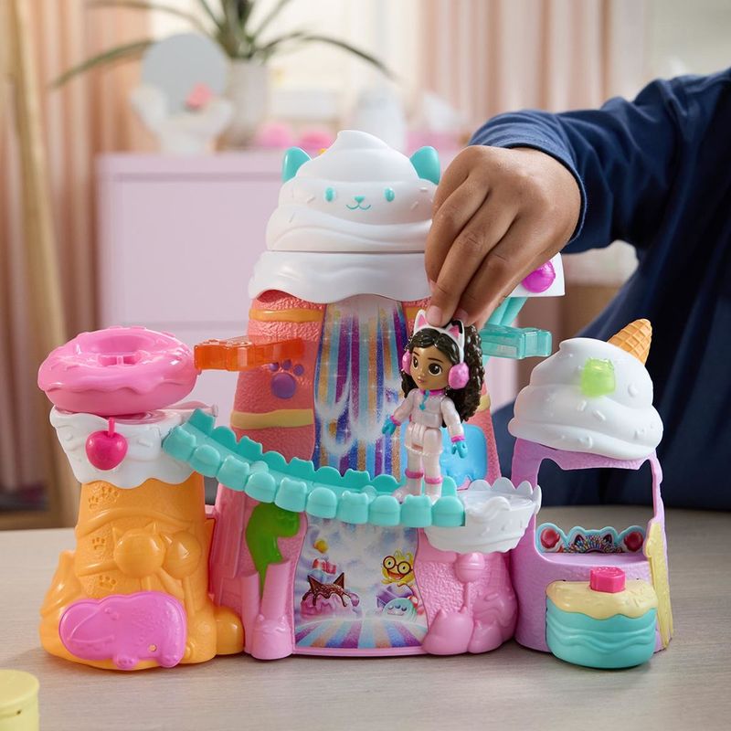 Playset---Filme---Gabby-S-Dollhouse---Fabrica-De-Doces---Sunny-3