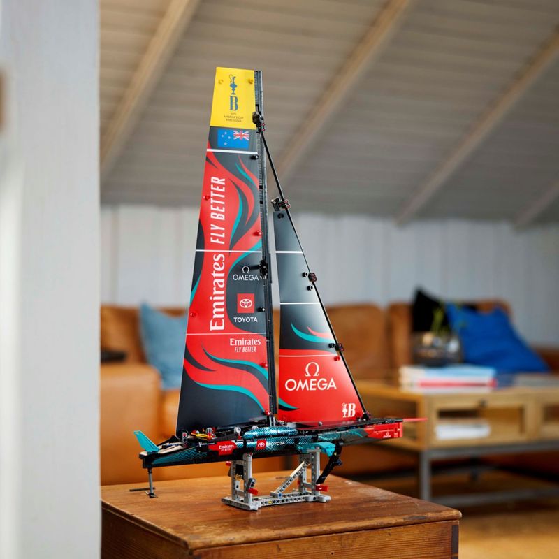 LEGO® Technic™ - Iate Emirates Team New Zealand AC75 - Ri Happy