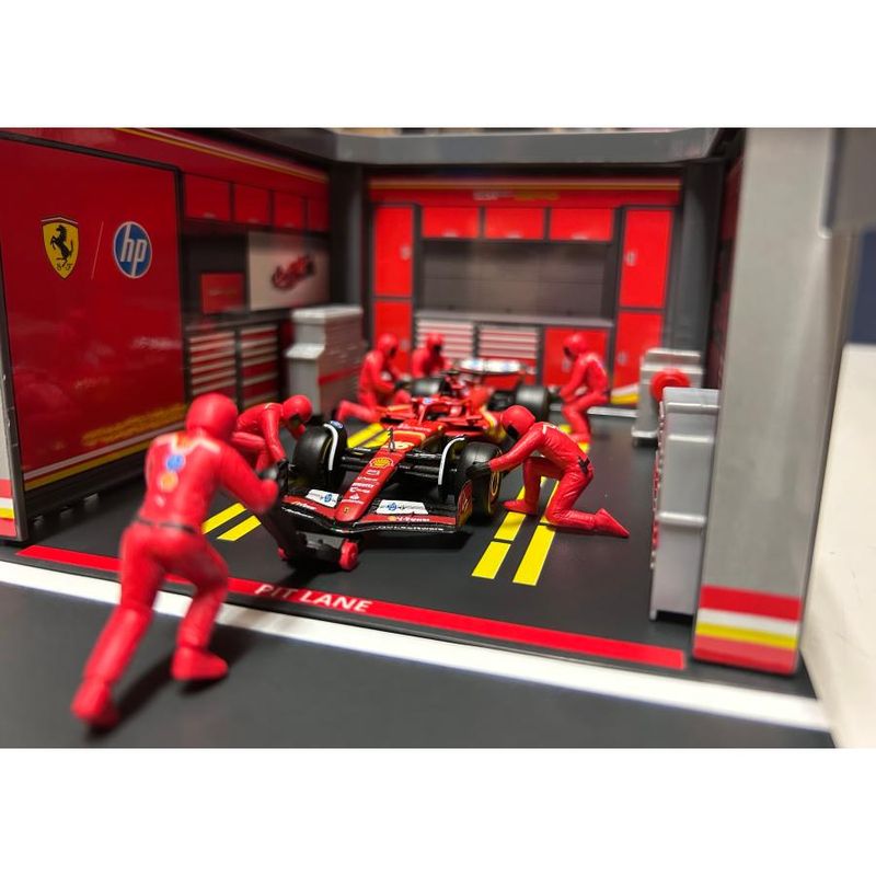 Diorama Garagem de Pit-Stop Ferrari SF24 - Charles Leclerc #16 - 1