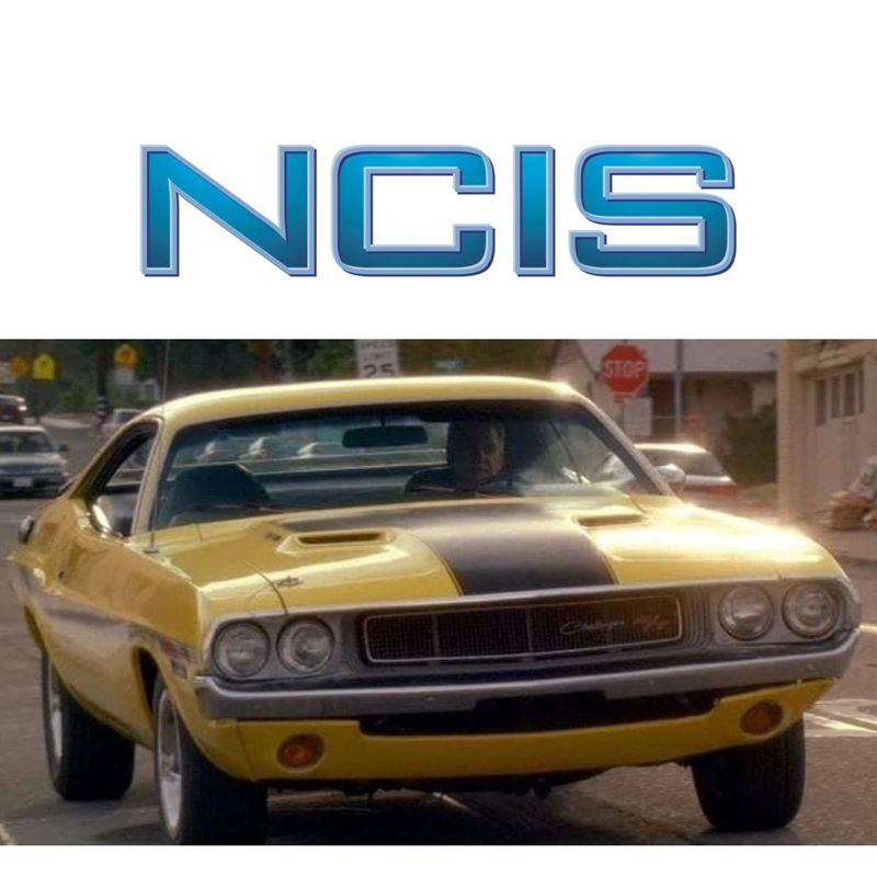 thumbnail image 2 of Greenlight 44620-D 1/64 NCIS 1970 Dodge Challenger R/T 2 of 13